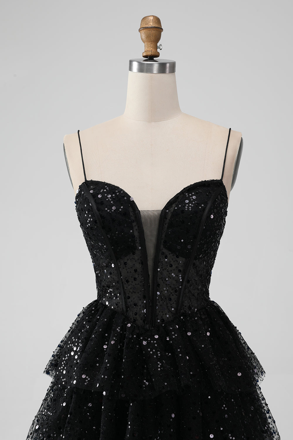Glittrande Svart Spaghetti Straps Tiered Homecoming Klänning med Paljetter