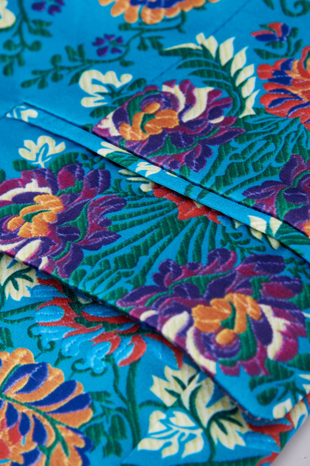 Blå broderi en knapp kavaj för män