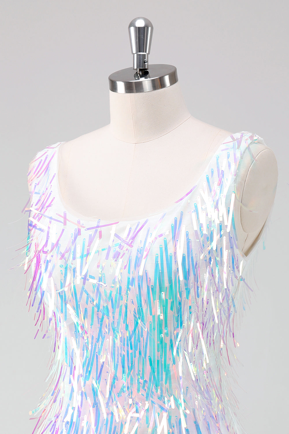 Glittrande Vit Scoop Neck Tight Kort Homecoming Klänning med Tofsar