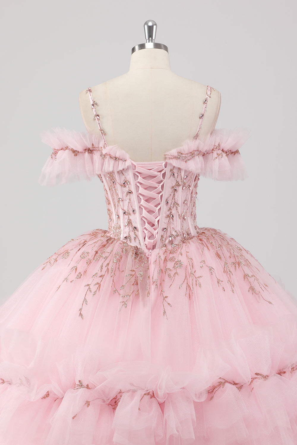Prinsessa rodna balklänning kall axel volanger tyll quinceanera klänning med paljetter broderi