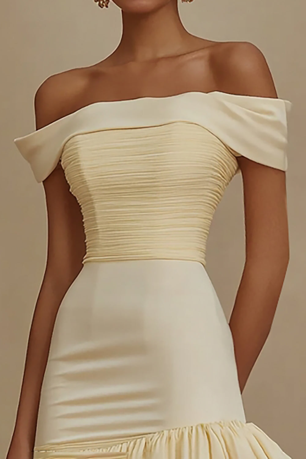 Off the Shoulder A-linje Satin Knälång Liten Vit Klänning med Volanger