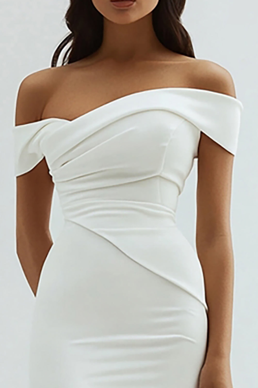 Off the Shoulder Slida Satin Tea Längd Vit Graduation Klänning