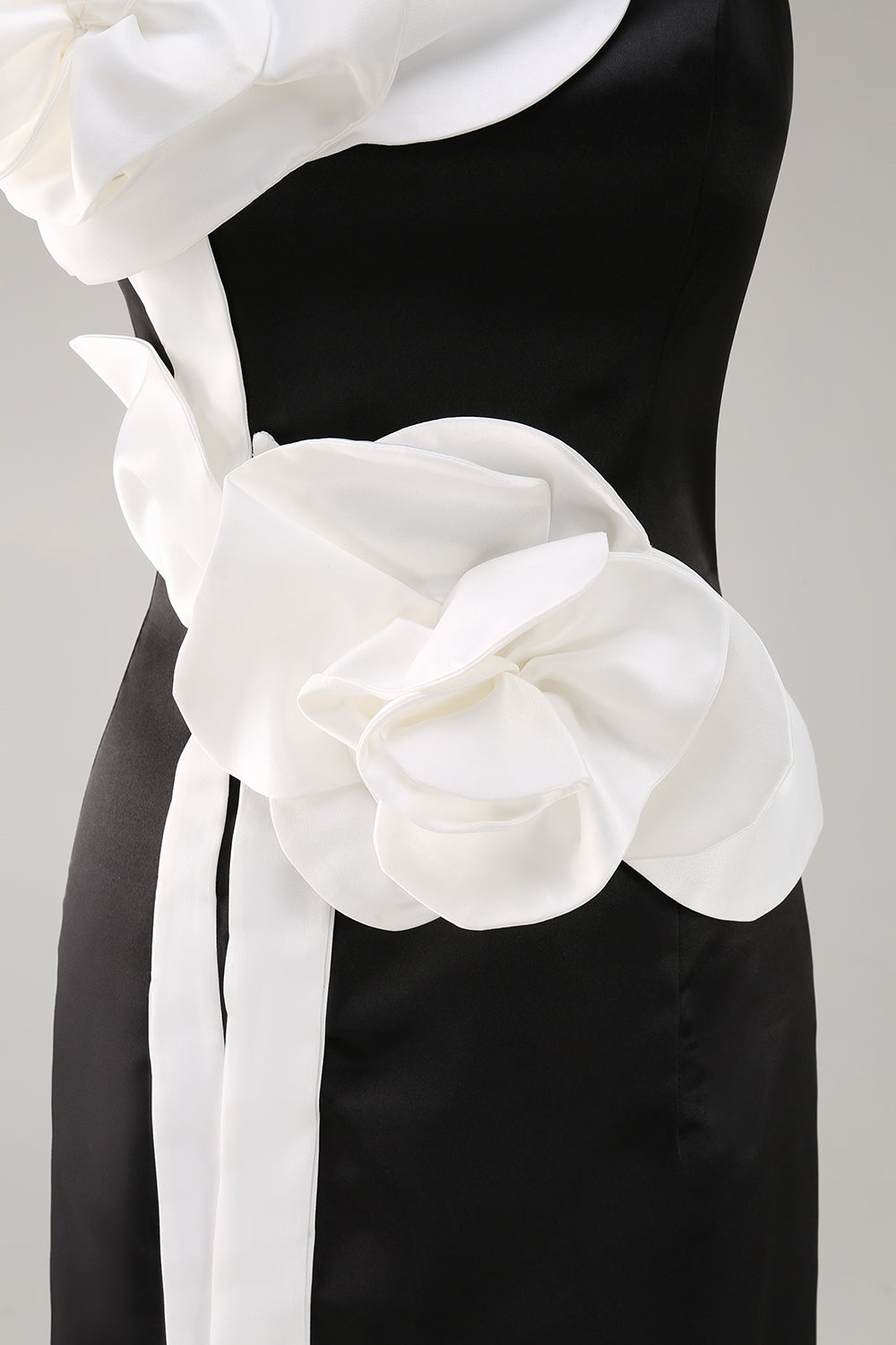 Svart Fodral Axelbandslös Bröllop Gäst Klänning Med 3D Blommor