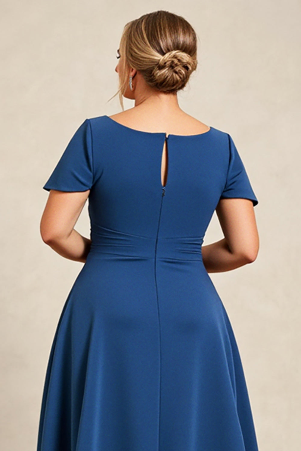 Bläckblå A Line Satin Plus Size Klänning till brudens mor med korta ärmar