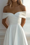 Off The Shoulder A Line Elfenben Satin Bröllopsklänning Med Slits