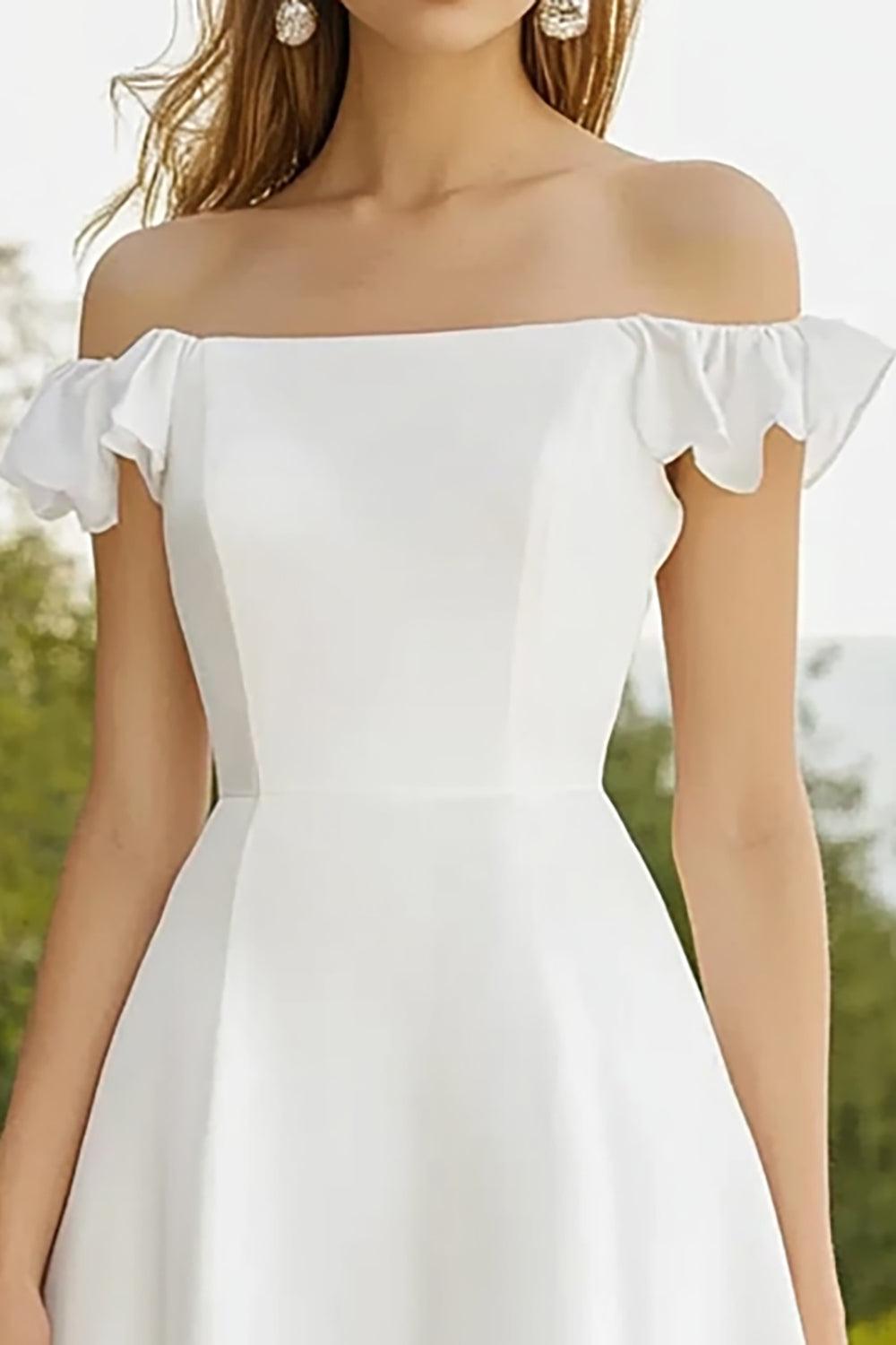Off The Shoulder Vit Satin Ruffled Graduation Klänning