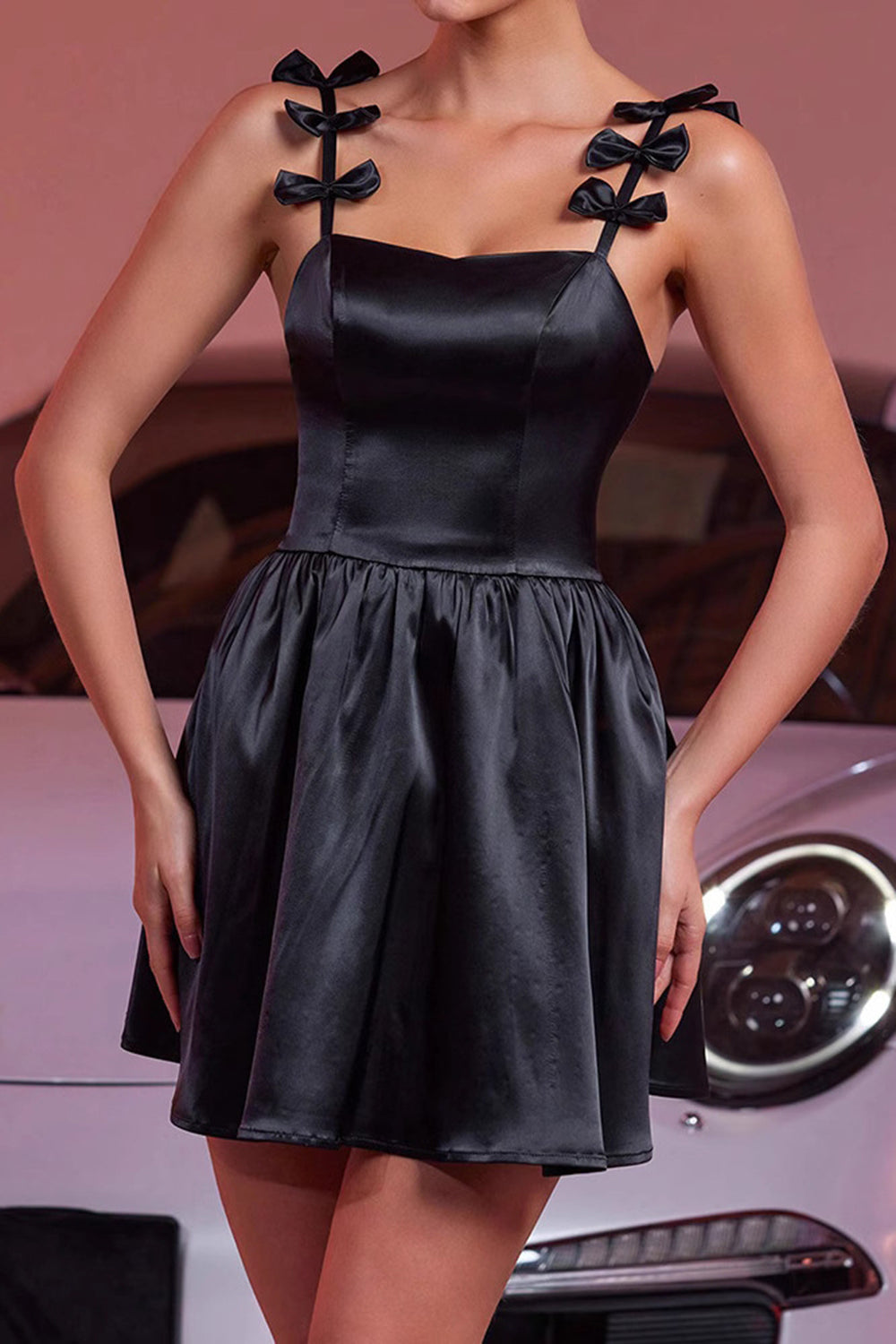 Svart Satin A Line Spaghetti Straps Cocktailklänning Med Rosetter