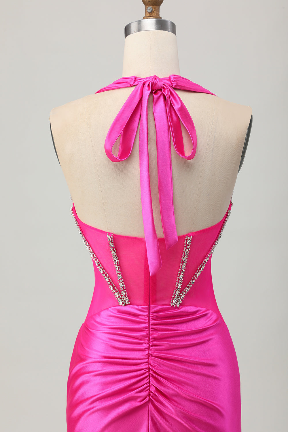 Fuchsia Bodycon Halter Backless Satin Kort Balklänning med Strass