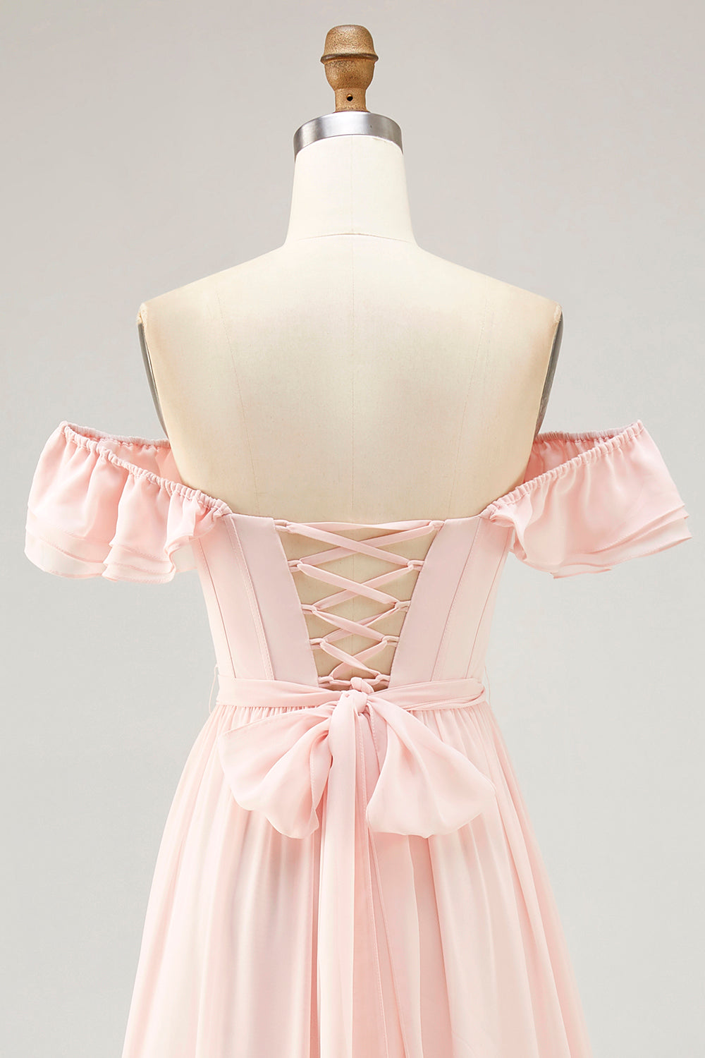 Off The Shoulder Rodna Ruffled En Linje Brudtärna Klänning Med Slits