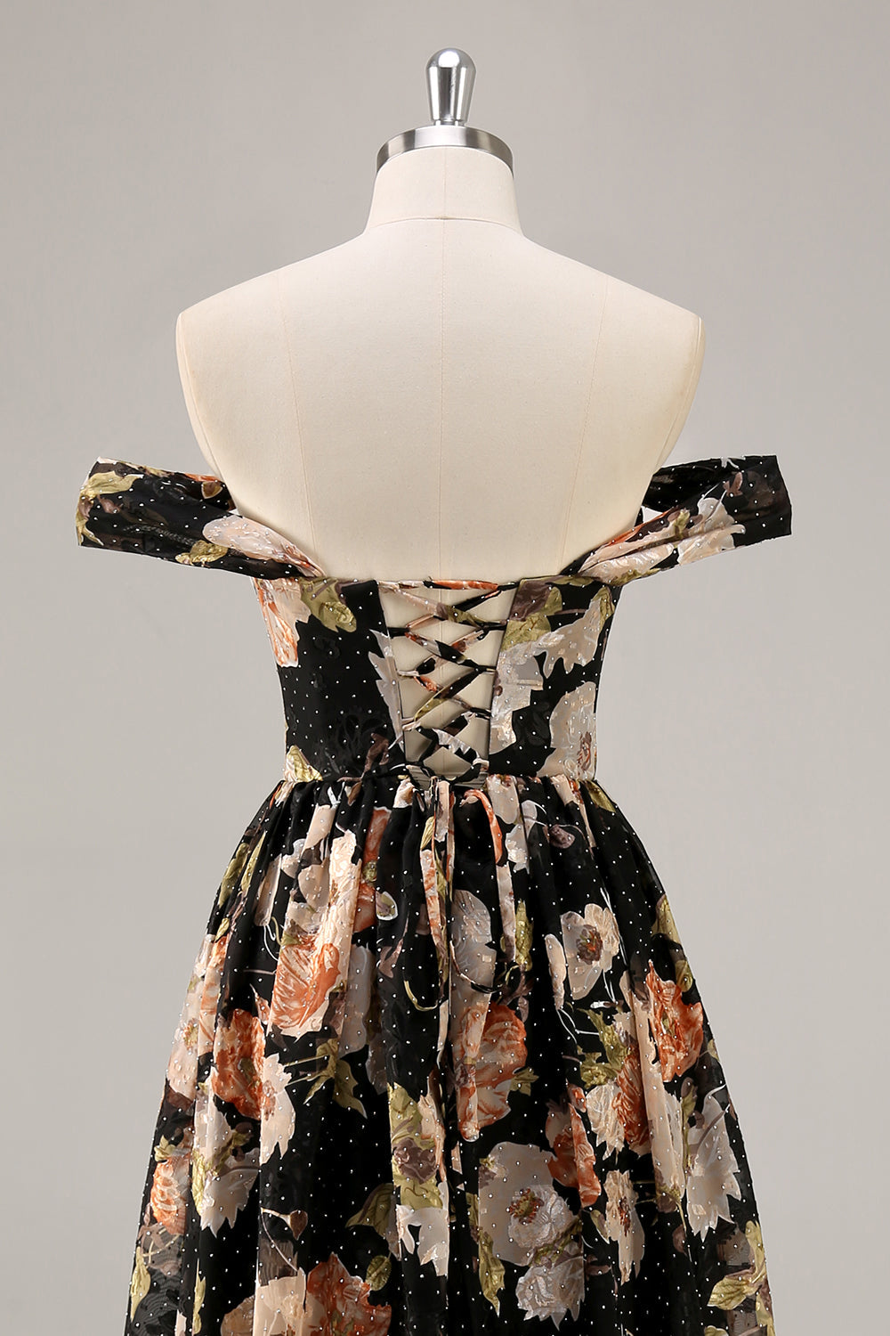 Glittrande svart blommig rynkad lång brudtärna klänning med pärlor