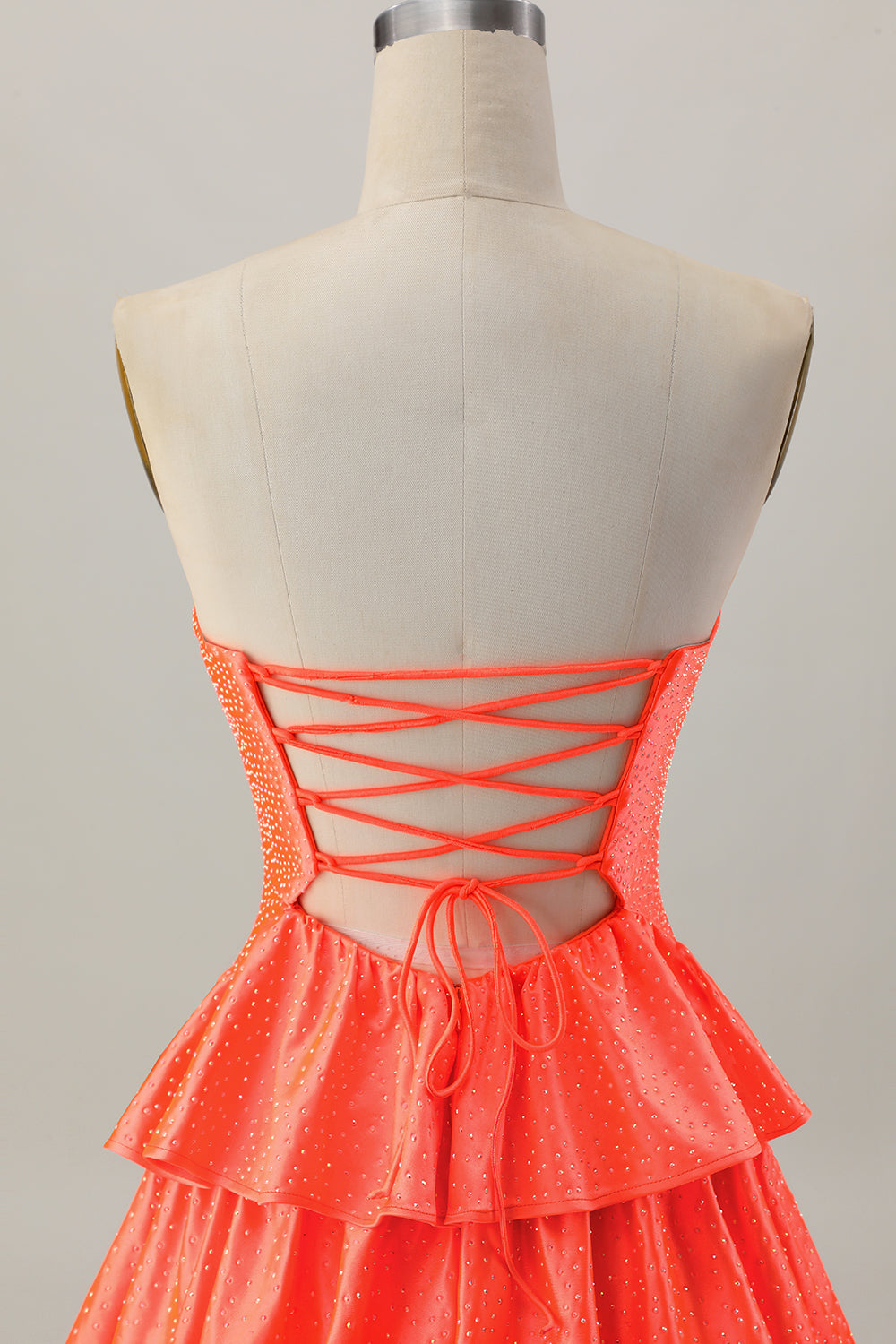 Orange Axelbandslös Tiered A Line Cut Out Homecoming Klänning Med Beading