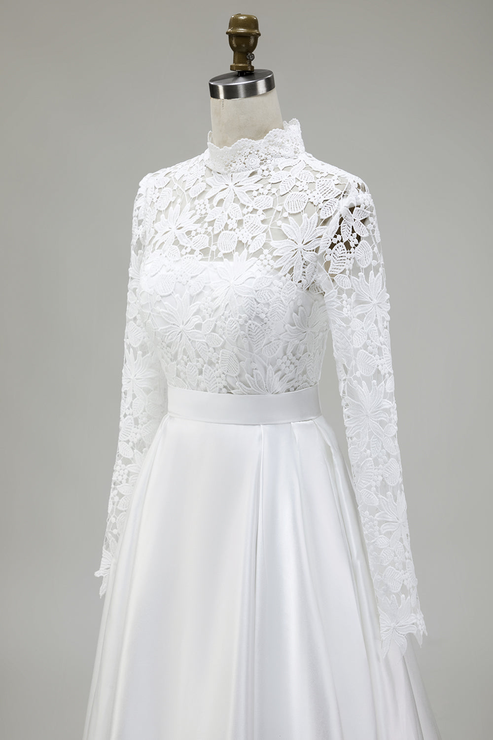 Ivory A-linje Hög hals Satin Bröllopsklänning med spets