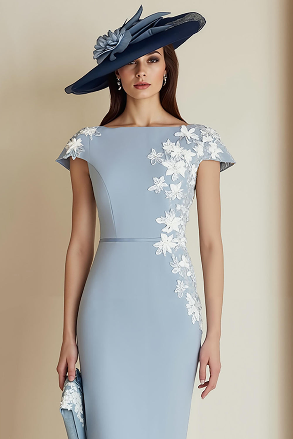 Dammigt Blå Appliqued Sheath Midi Klänning För Brudens Mor Med Cap Ärmar