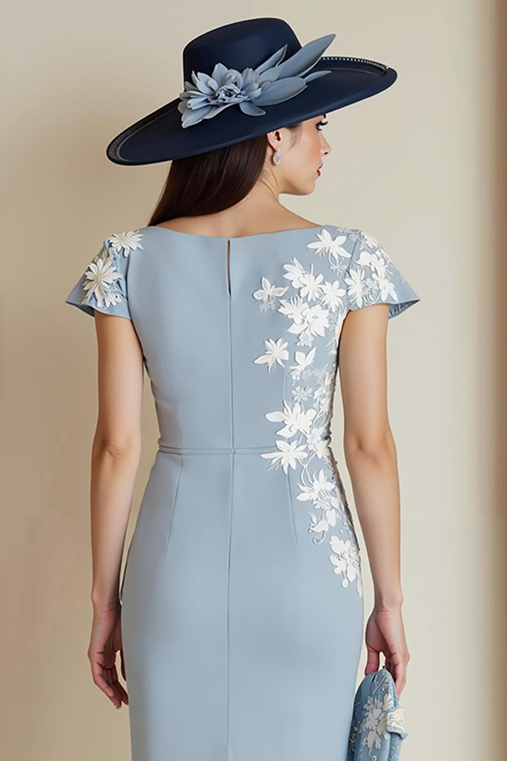 Dammigt Blå Appliqued Sheath Midi Klänning För Brudens Mor Med Cap Ärmar