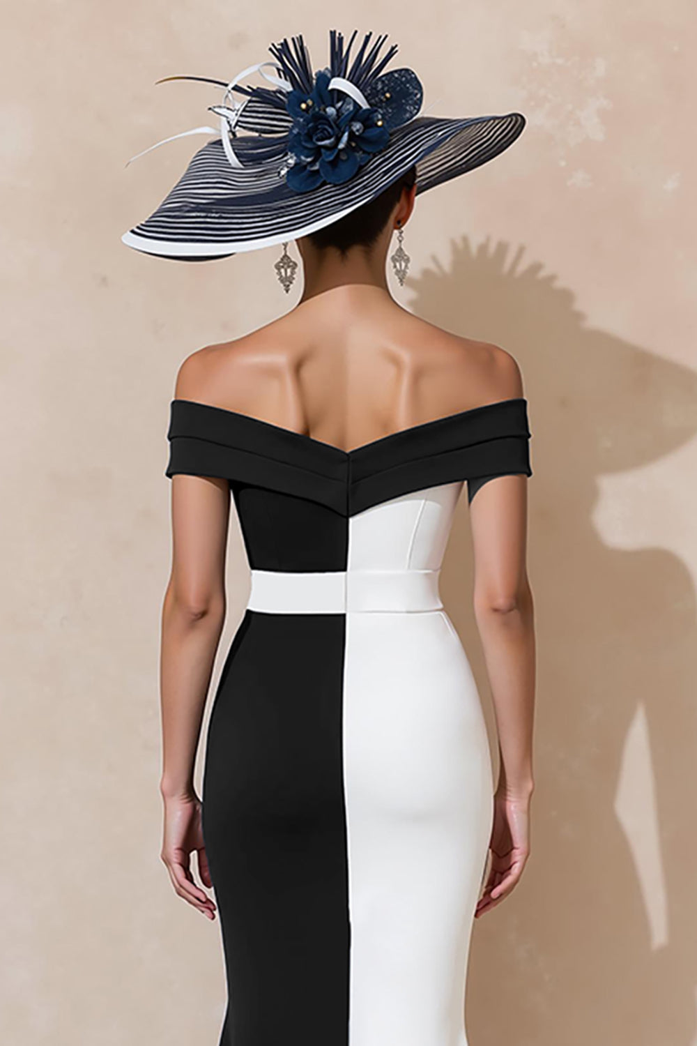 Svart och vit sjöjungfru från axeln mor till bruden klänning