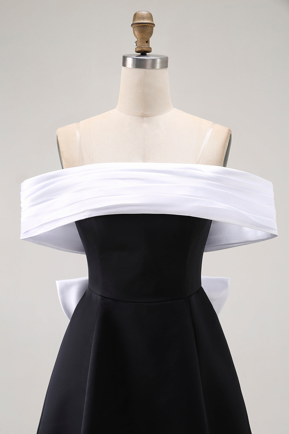 Svart A-linje Off The Shoulder Kort Homecoming Klänning med Rosett