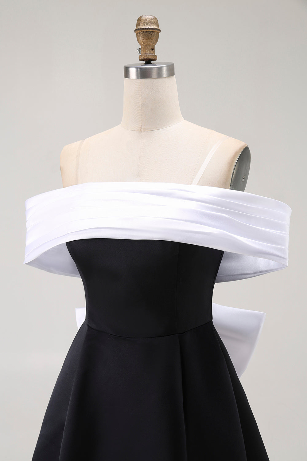 Svart A-linje Off The Shoulder Kort Homecoming Klänning med Rosett