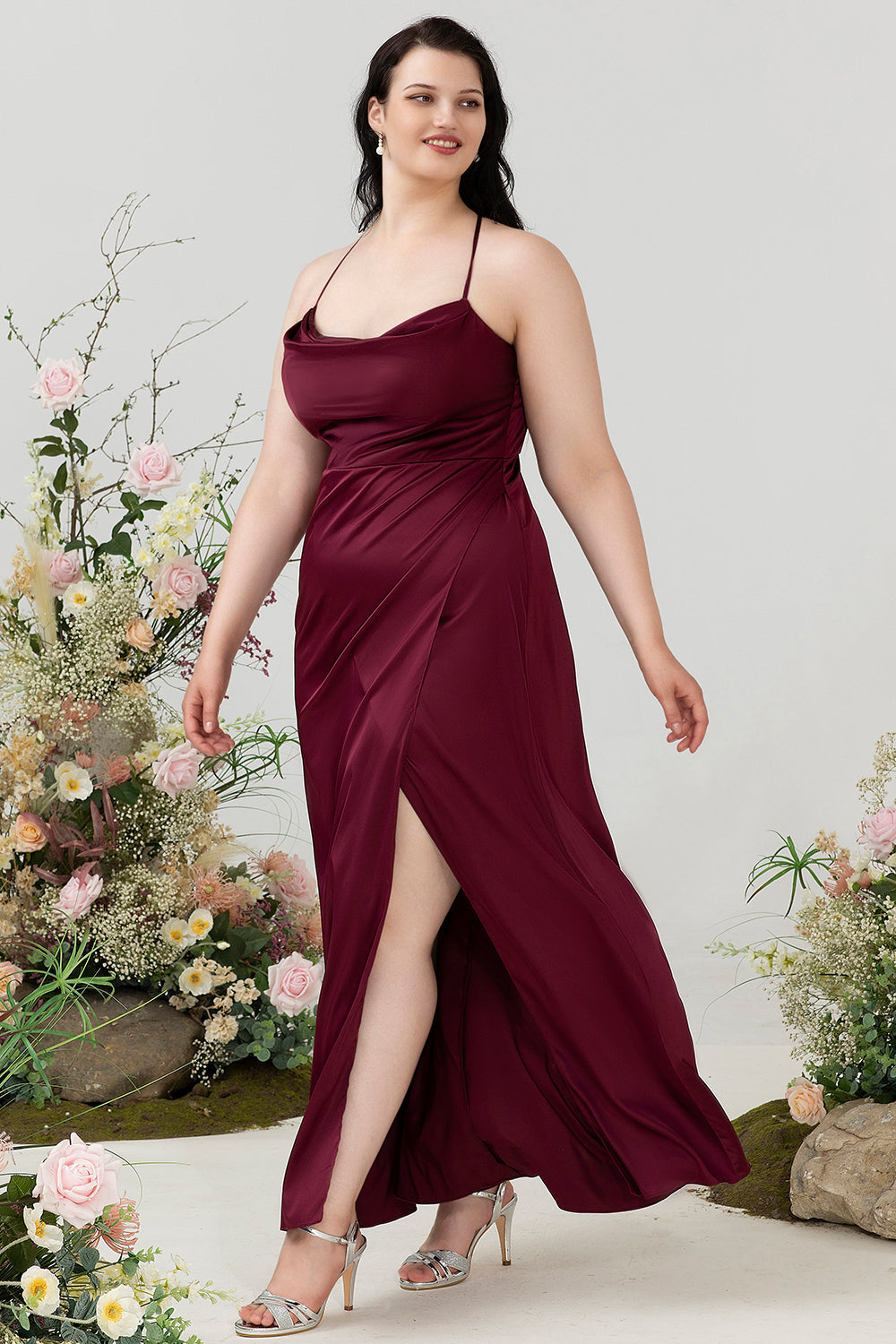 Vinröd Satin Slida Grimma Plus Size Brudtärna Klänning Med Slits