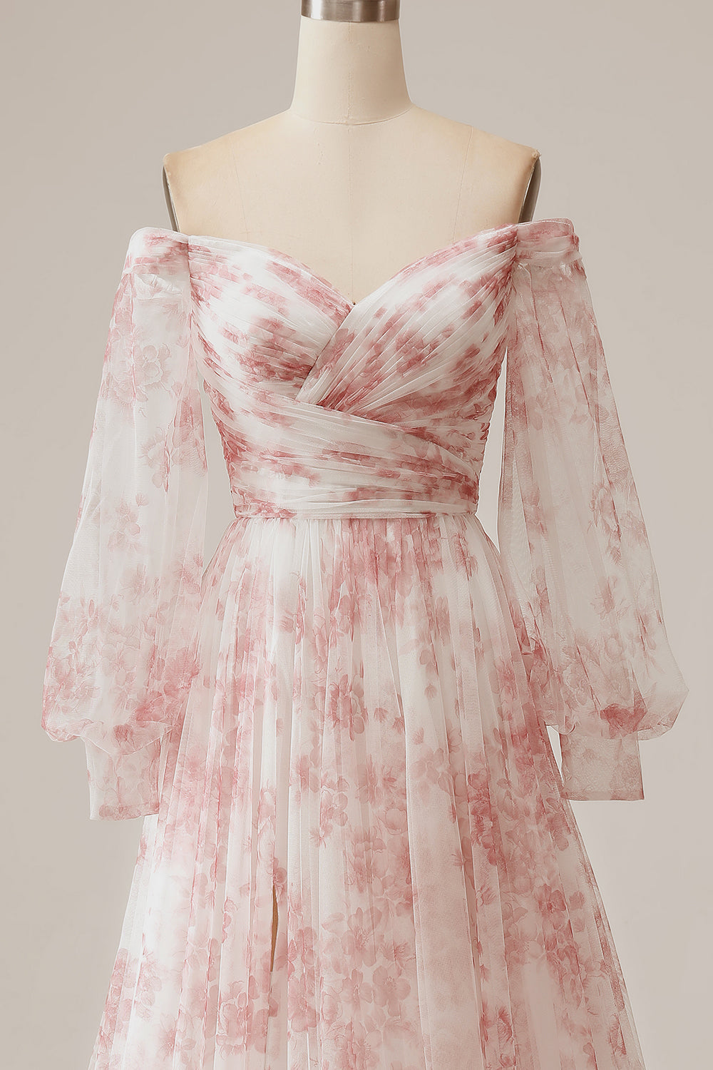 Elfenbensblomma En linje utanför axeln Plisserad blommig bröllopsklänning med långa ärmar