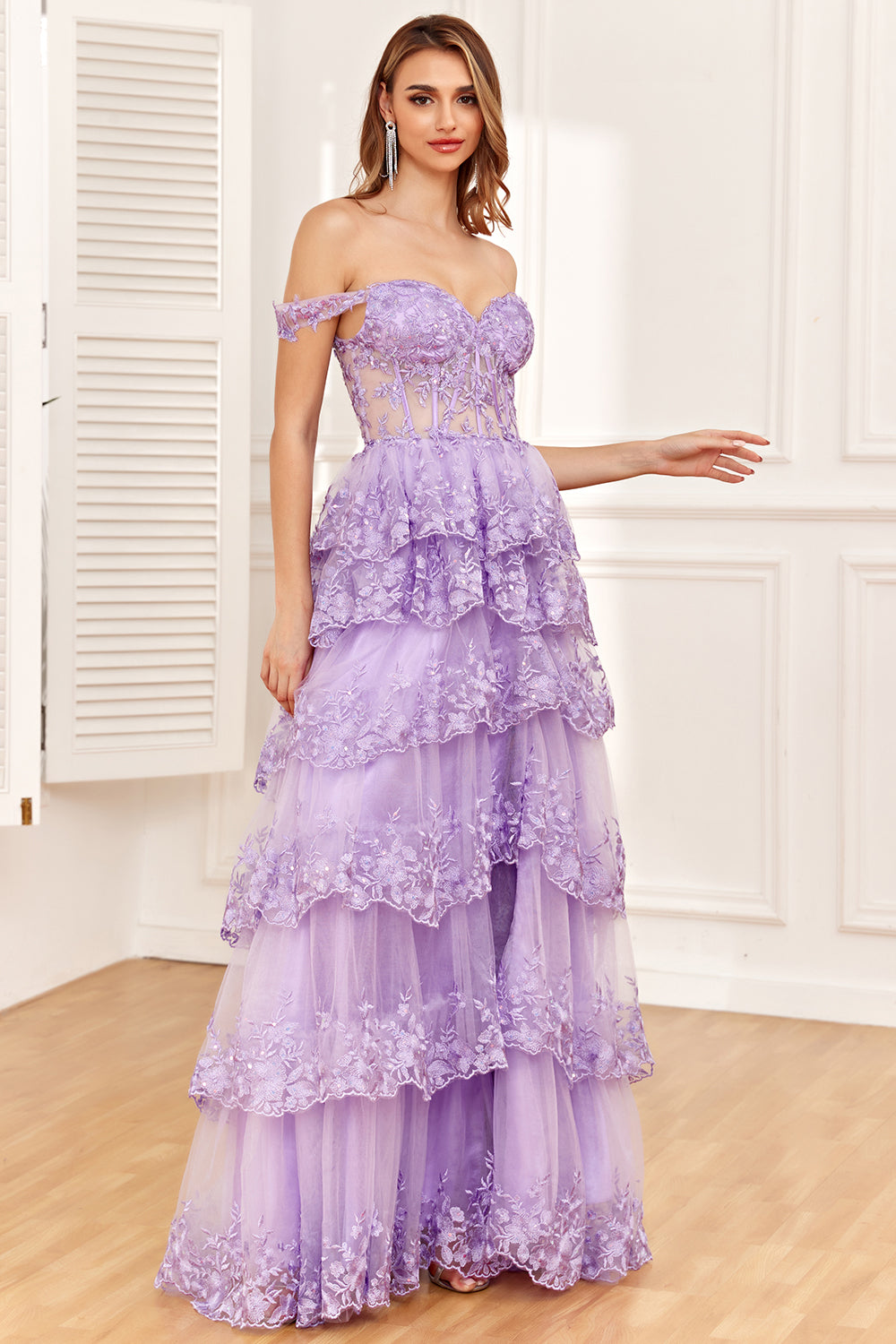 Lång Off-shoulder Svart tiered balklänning