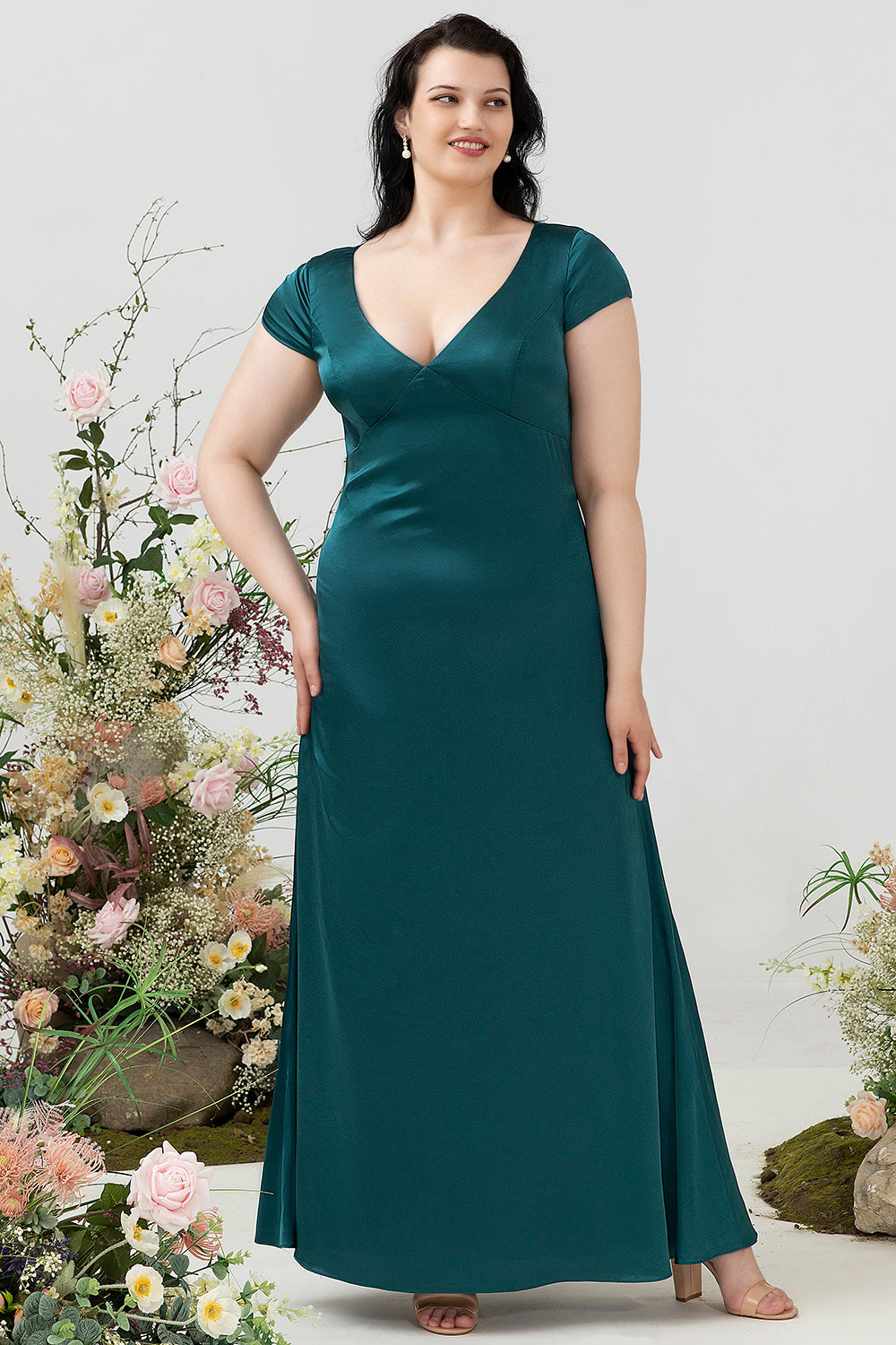 Mörkgrön A-linje V-ringad Plus Size Brudtärna Klänning Med öppen Rygg