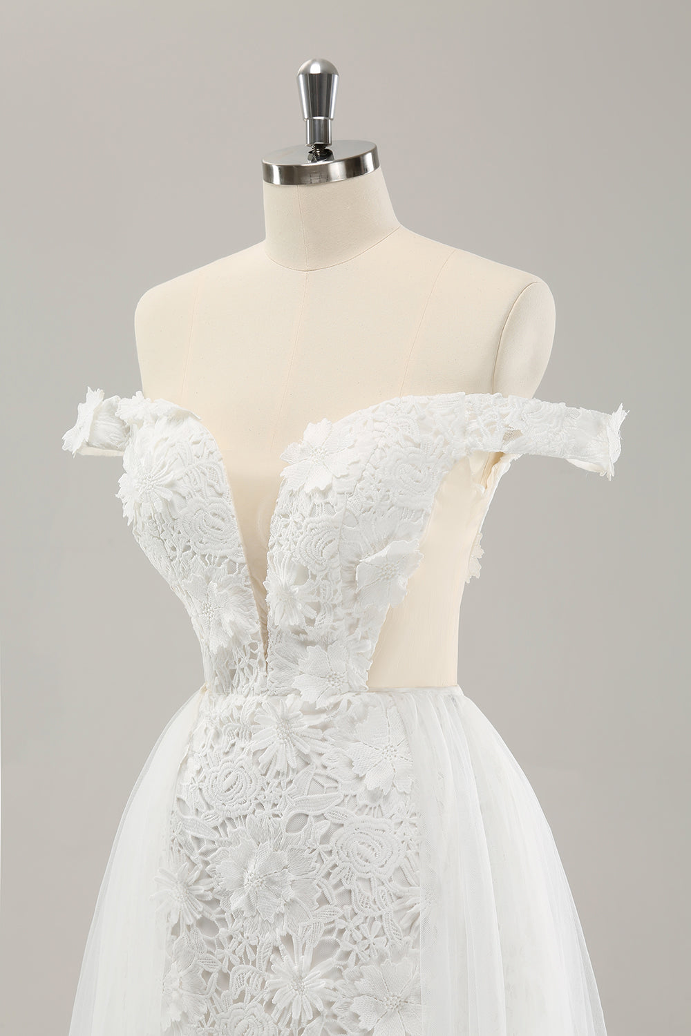 Vit Off The Shoulder Cut Out Bröllopsklänning med Avtagbar Tyll
