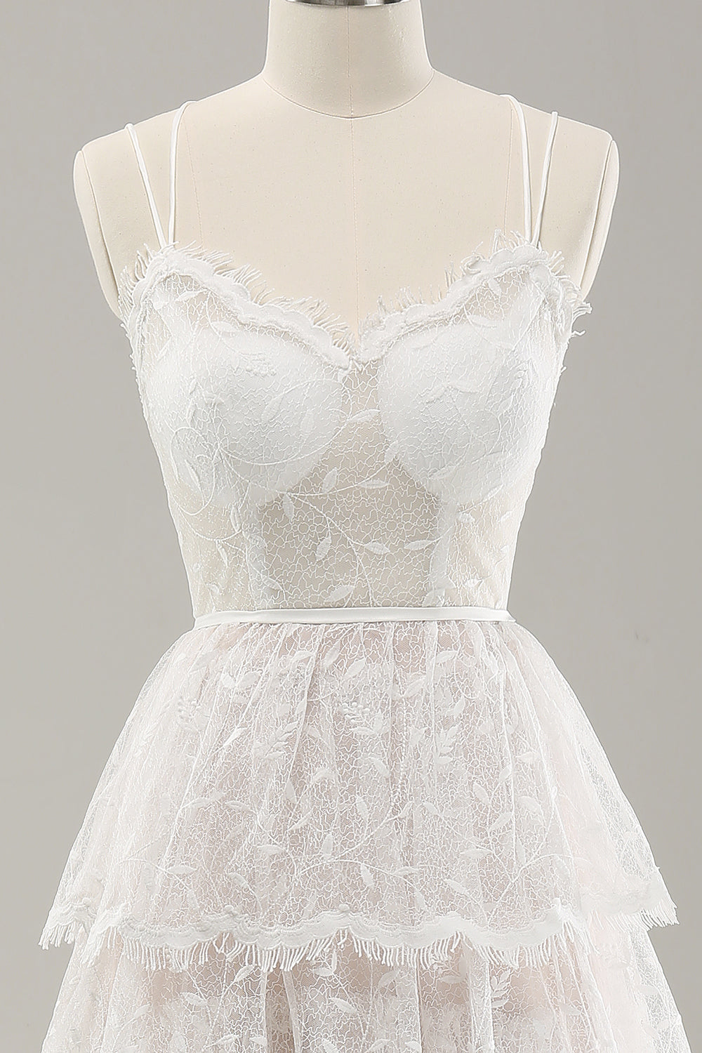 Vit A Line Spaghetti Straps Tiered Lace Bröllopsklänning med Snörning Upp Tillbaka