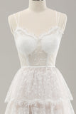 Vit A Line Spaghetti Straps Tiered Lace Bröllopsklänning med Snörning Upp Tillbaka