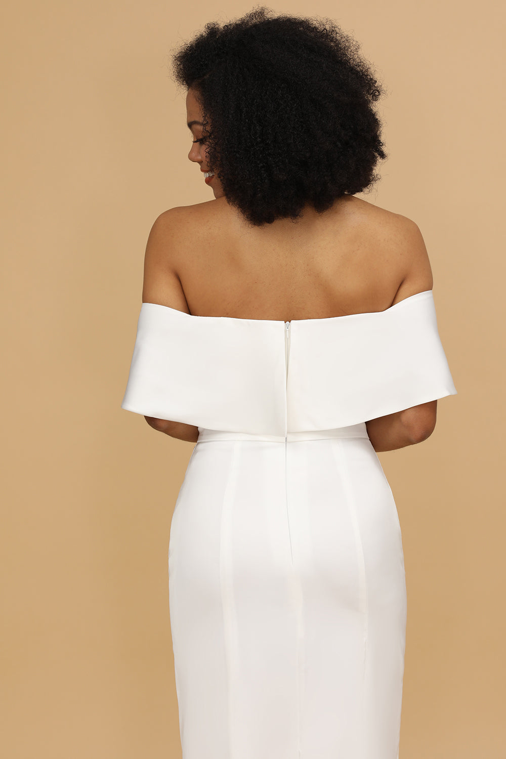 Vit Off-Shoulder Satin Brudtärneklänning