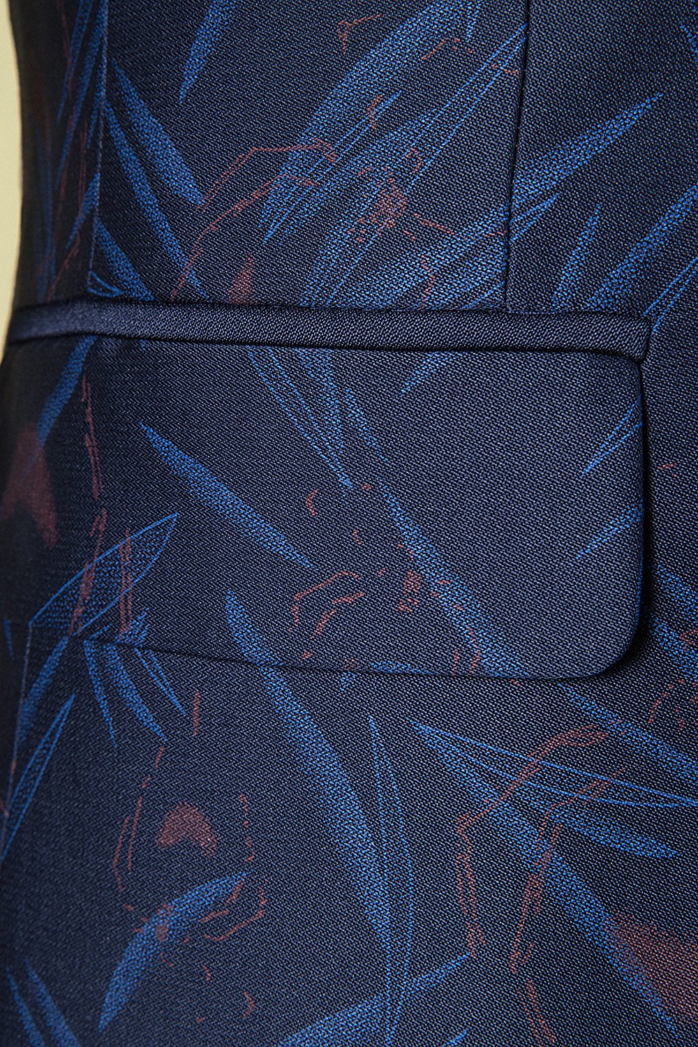 Mörkblå toppad lapel tryckt 3-delad herrdräkt smoking