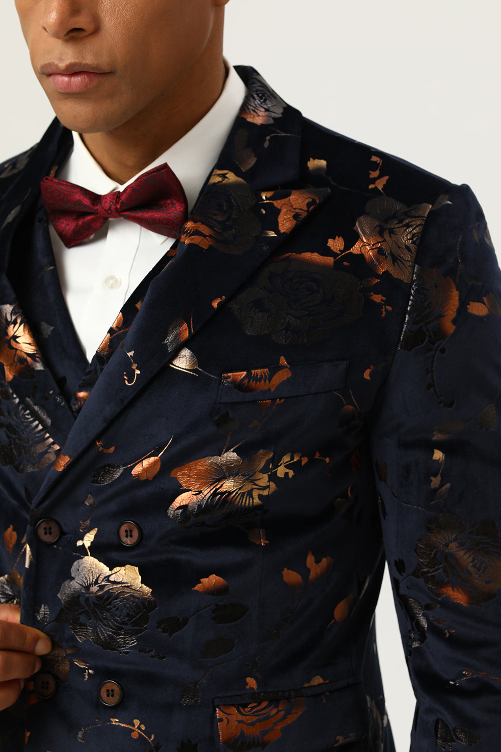 Svart hakad lapel dubbelknäppta herrbaldräkter