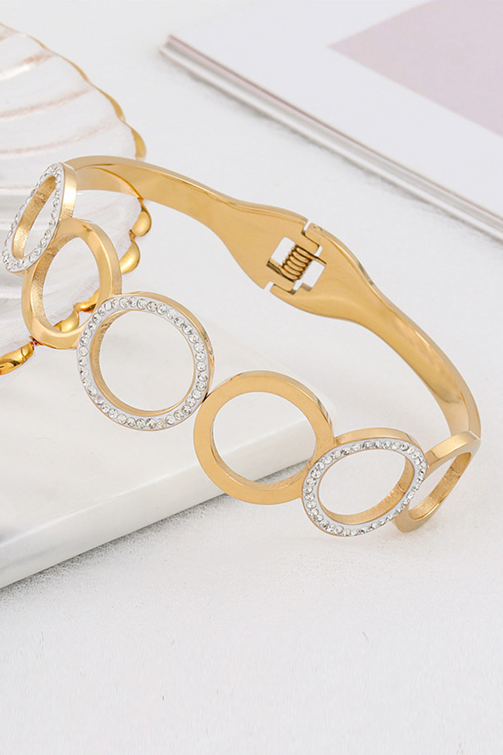 Antikt titanstål utklippt runt armband