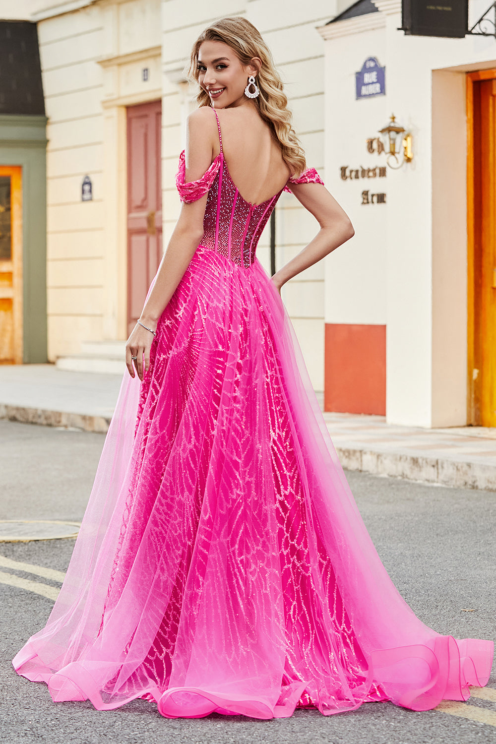 A-linje Cold Shoudler Glittrande Varm Rosa Korsett Balklänning med Beading