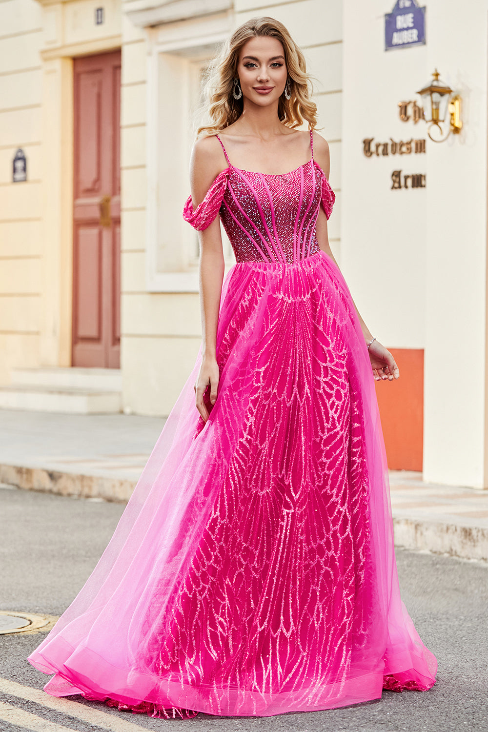A-linje Cold Shoudler Glittrande Varm Rosa Korsett Balklänning med Beading