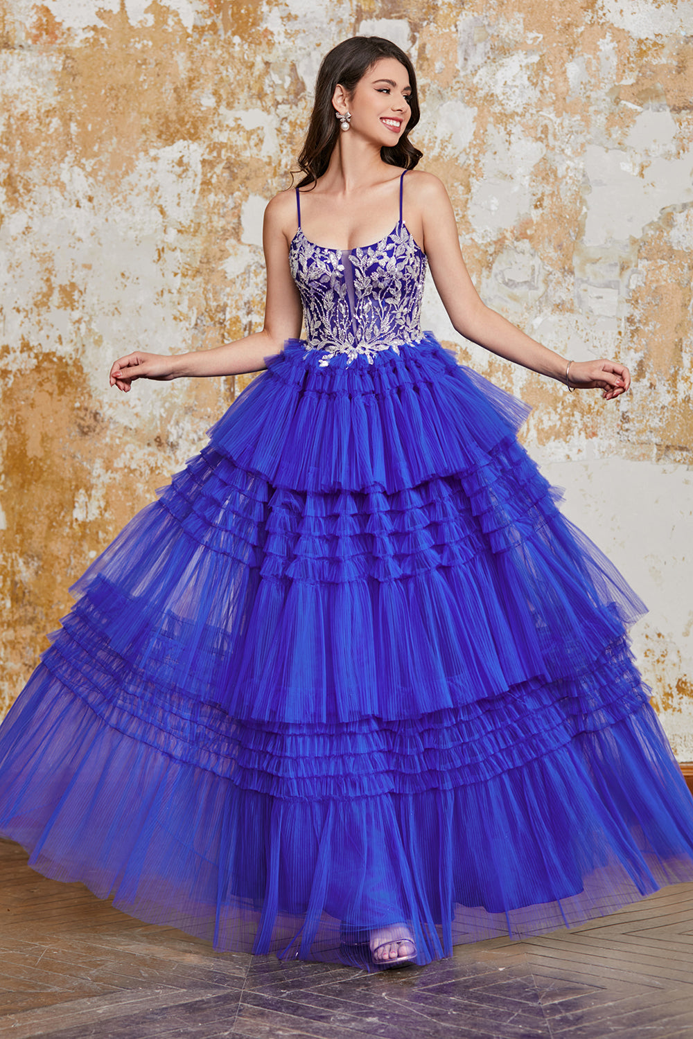 Underbar A Line Spaghetti Straps Royal Blue Lång Balklänning med Volanger Appliques