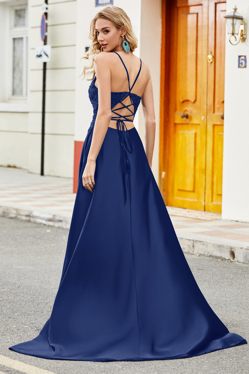Royal Blue A Line Spaghetti Straps Lång Backless Balklänning med applikationer