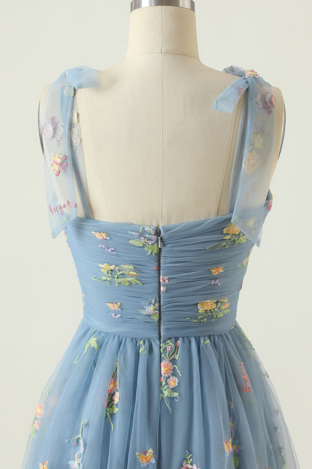 Gråblå Lång Balklänning Med Broderi