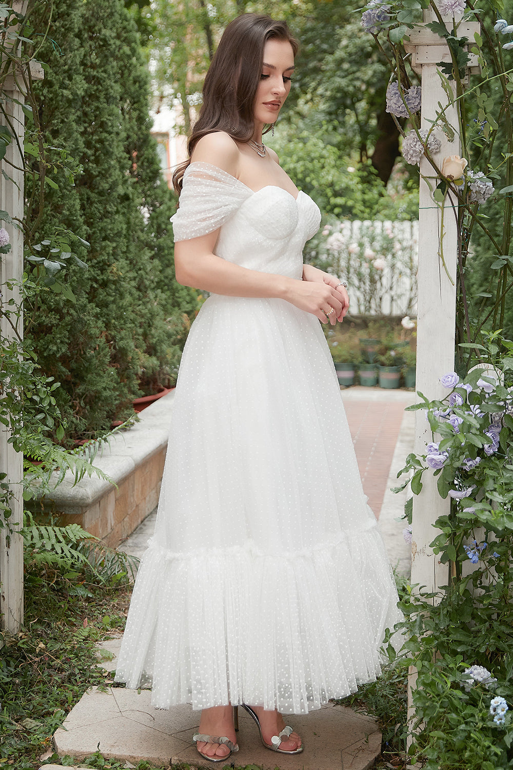 Elfenben Off-Shoulder Balklänning