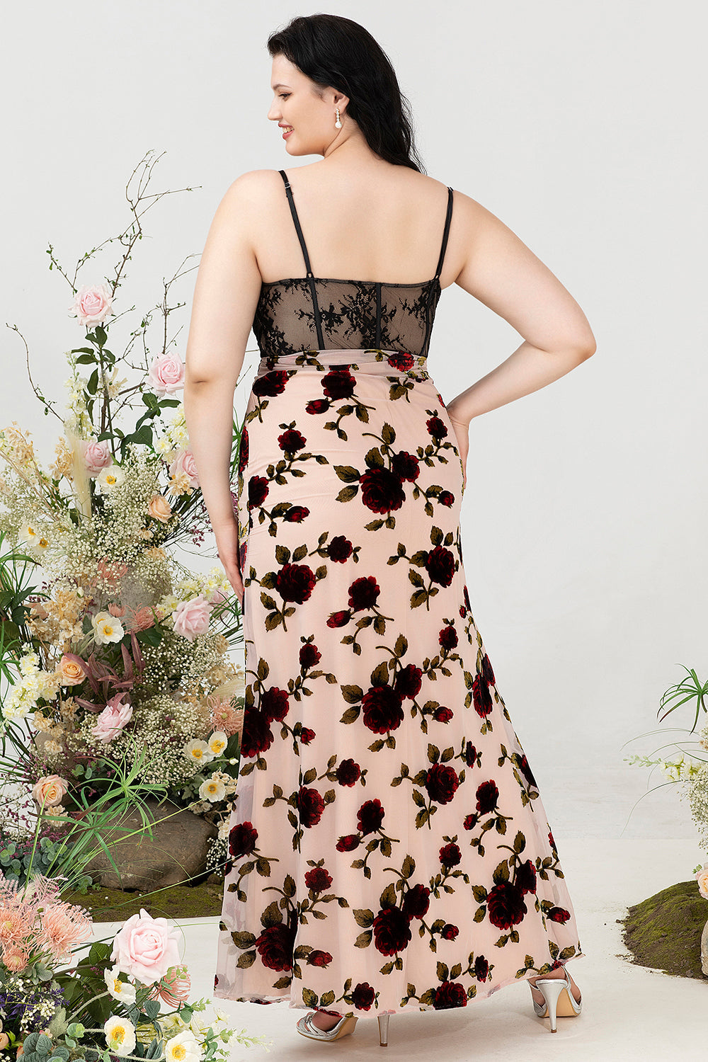 Mantel Spaghetti Remmar Svart Blommig Plus Size Bröllopsgästklänning med slits