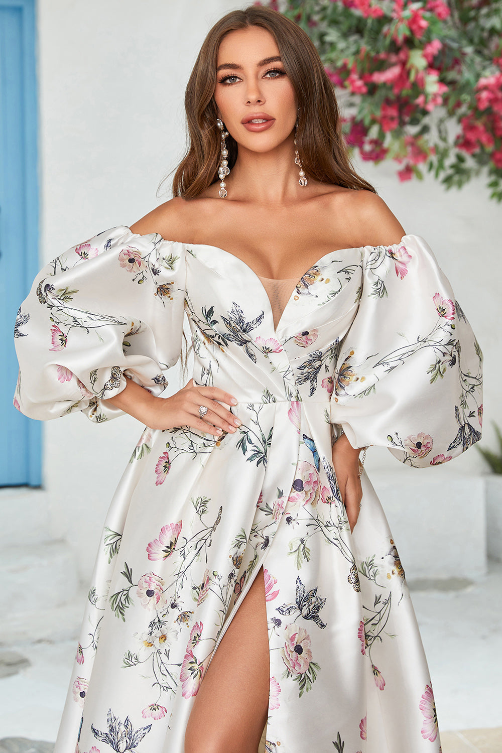 Elfenben Blommig Satin Kapell Tåg Bröllopsklänning