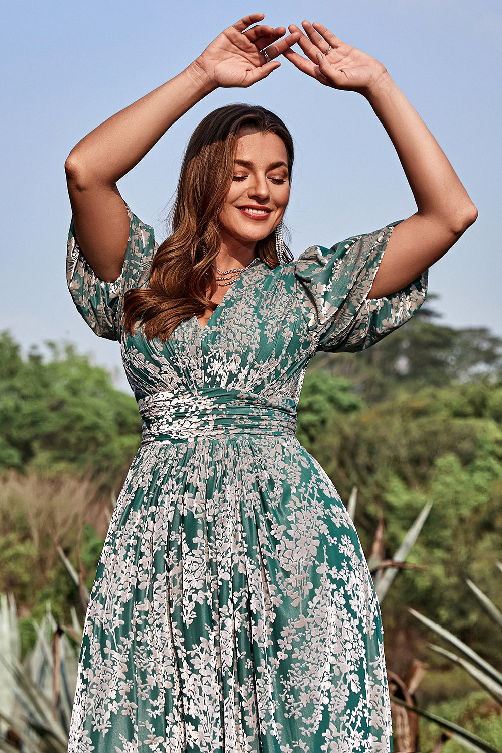 En linje V hals grön blommig tryckt plus size balklänning med korta ärmar