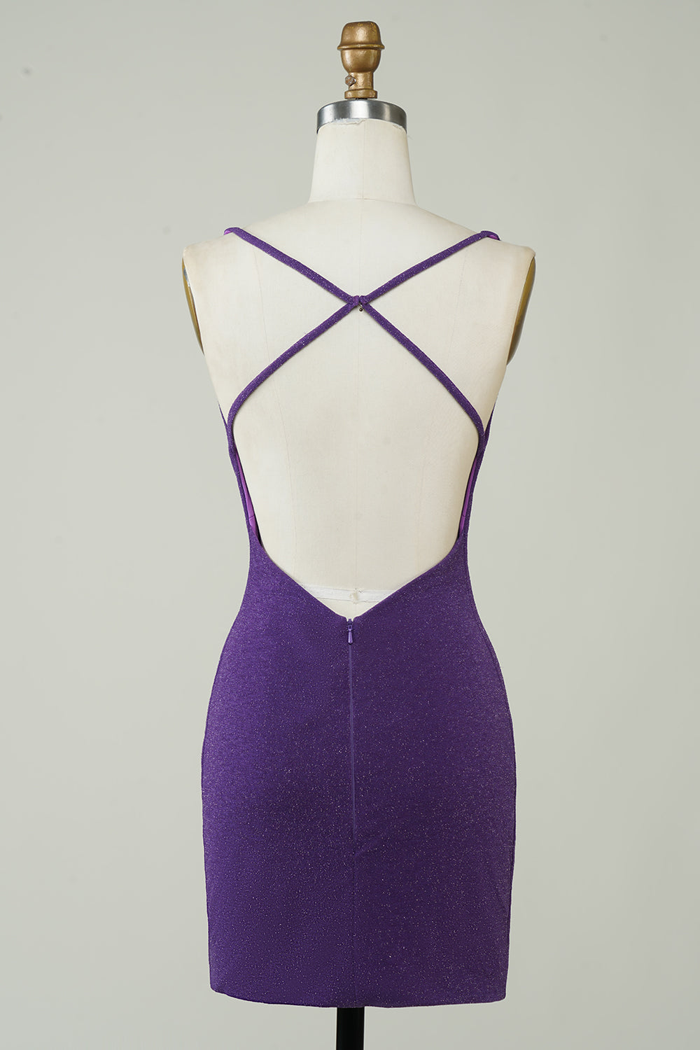 Snygg Djup V-ringad Lila Kort Hemkomstklänning med Criss Cross Back