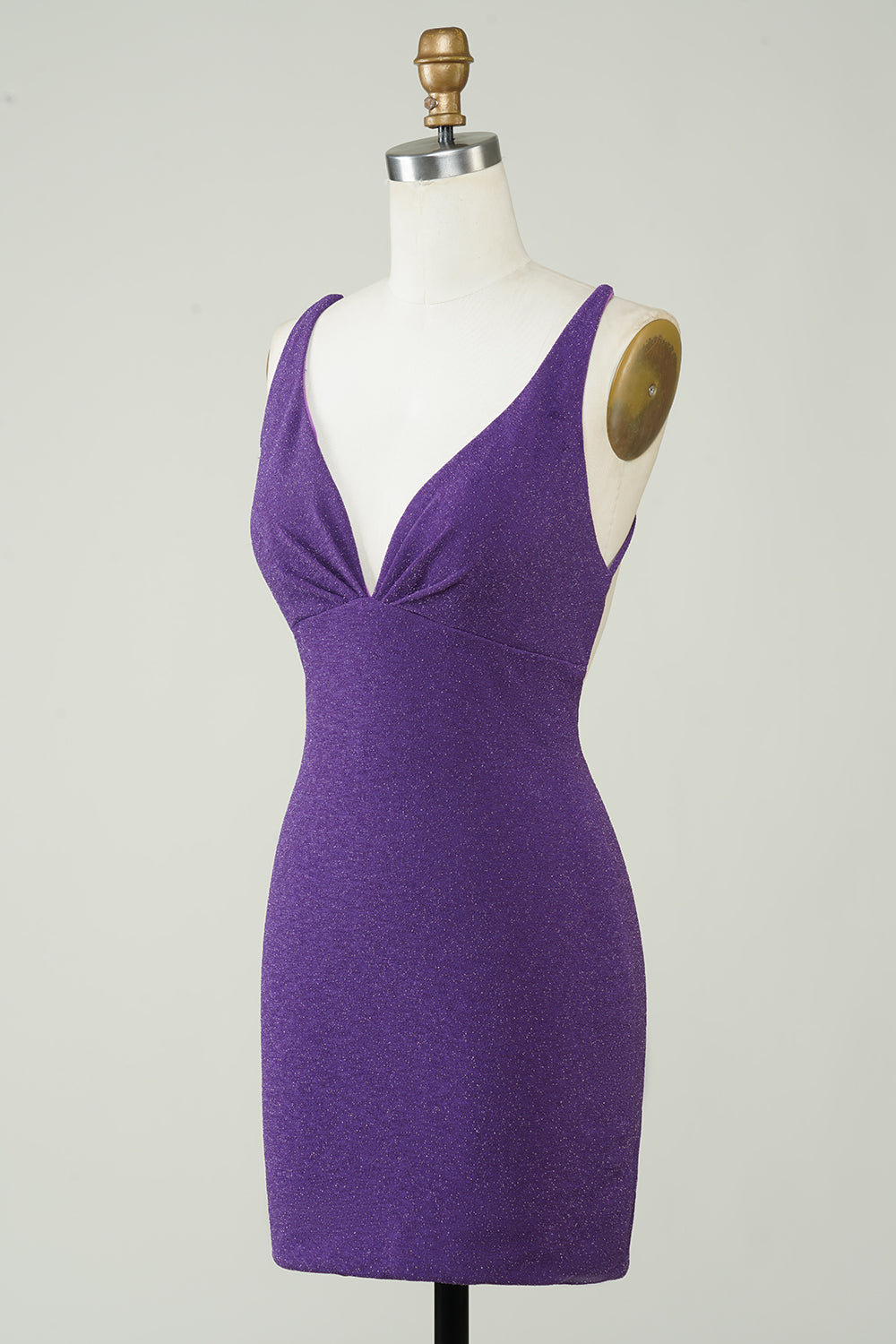 Snygg Djup V-ringad Lila Kort Hemkomstklänning med Criss Cross Back