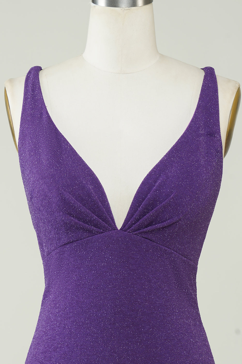 Snygg Djup V-ringad Lila Kort Hemkomstklänning med Criss Cross Back