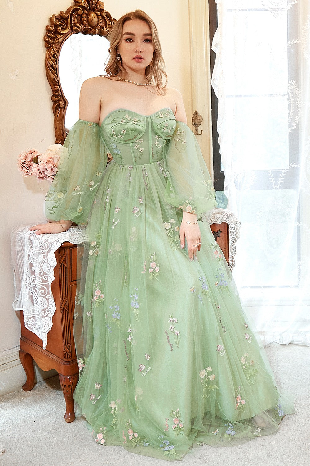 En linje från axeln grön plus size balklänning med broderi