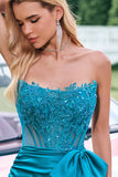 Glittrande påfågel Grön Tight Axelbandslös pärlstav Applique Homecoming Klänning med rosett