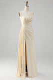 Champagne One Shoulder Sheath Lång brudtärneklänning med slits