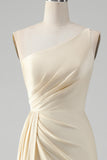 Champagne One Shoulder Sheath Lång brudtärneklänning med slits