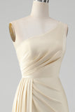 Champagne One Shoulder Sheath Lång brudtärneklänning med slits