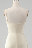 Champagne One Shoulder Sheath Lång brudtärneklänning med slits